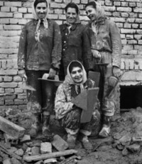 Fot Katalog do wystawy Wędrujące Obrazy Małgorzaty Mirga-Tas. Cykl prac Śiukar manusia. MCK Kraków